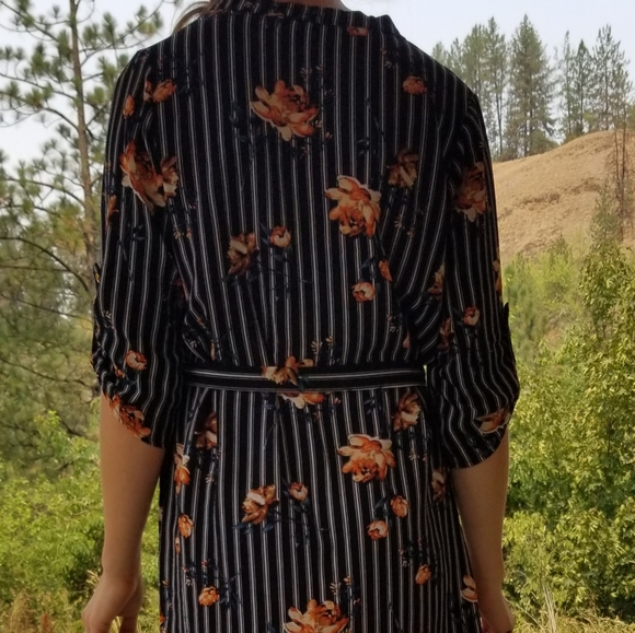 Short, Classy Dress - Picture 7 of 7